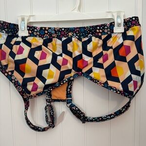 Geometric Patterned women’s sports bra. 1X joy lab